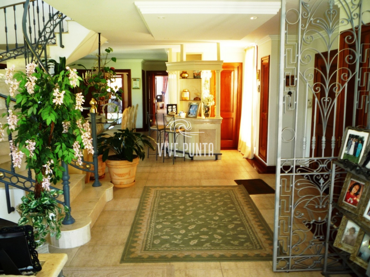 Casa ID.852 - Zona paradas en inmejorable entorno.