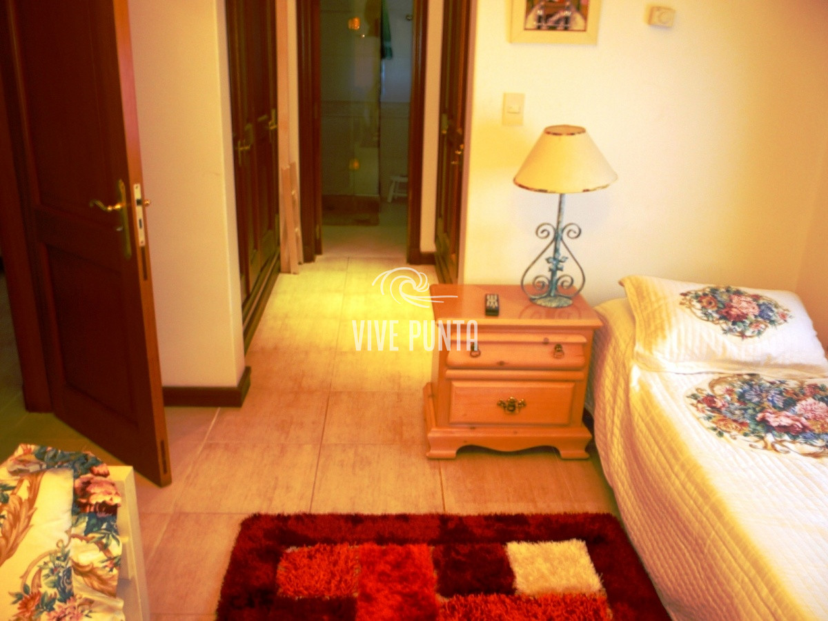 Casa ID.852 - Zona paradas en inmejorable entorno.