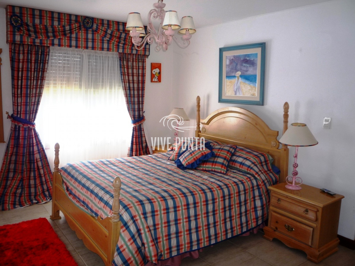 Casa ID.852 - Zona paradas en inmejorable entorno.