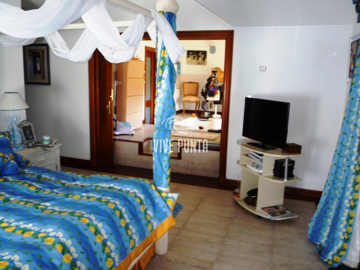 Casa ID.852 - Zona paradas en inmejorable entorno.