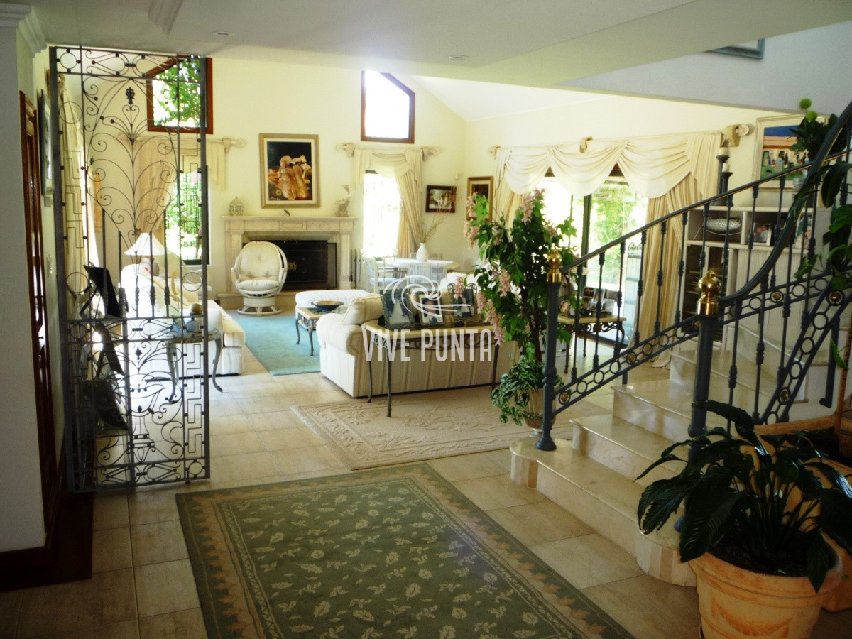 Casa ID.852 - Zona paradas en inmejorable entorno.