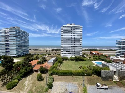 Excelente apto totalmente equipado con vista  a la brava 