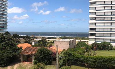Brava 70 metros del mar .