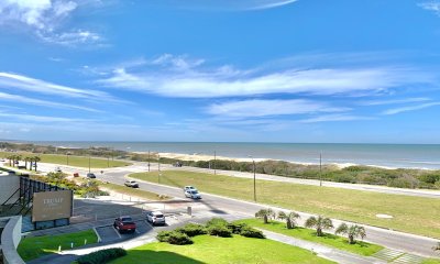 VENTA DE APARTAMENTO DE 3 DORMITORIOS EN EDIFICIO TORRE LOBOS PUNTA DEL ESTE