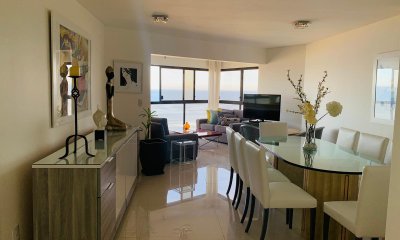 VENTA DE APARTAMENTO DE 2 DORMITORIOS EN TORRE CRISTAL PUNTA DEL ESTE