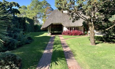 Casa en Pinares, 3 dormitorios alquiler temporal y venta