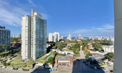 VENTA DE APARTAMENTO DE 2 DORMITORIOS EN PLACE LAFAYETTE PUNTA DEL ESTE