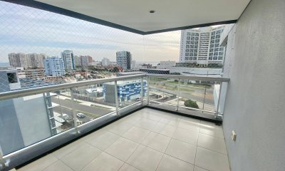 VENTA DE APARTAMENTO DE 3 DORMITORIOS EN MANSA PUNTA DEL ESTE