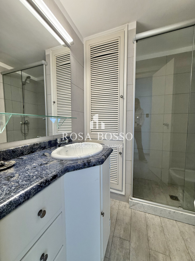 Apartamento ID.8869 - Apartamento, Venta, 3 dormitorios, Península, Punta del Este