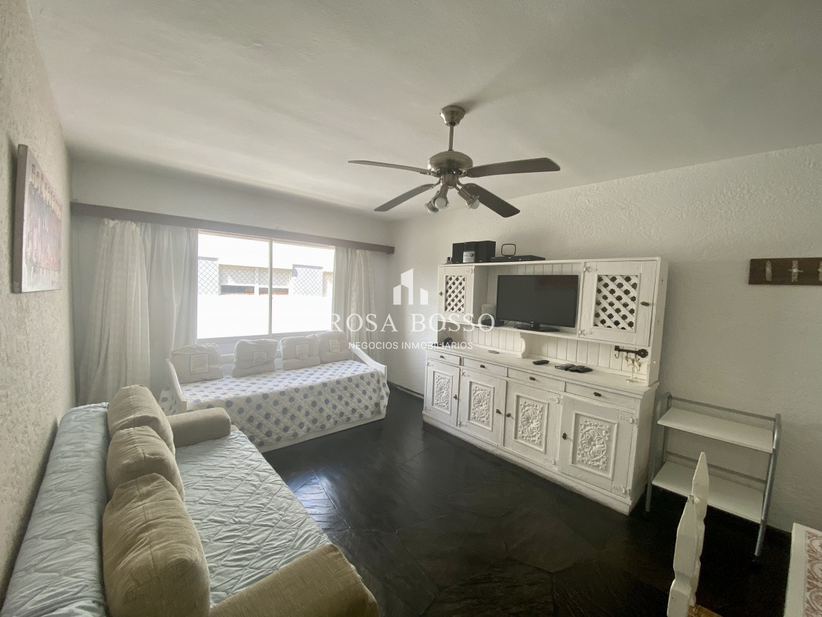 Apartamento ID.9296 - VENTA DE APARTAMENTO DE 1 DORMITORIO EN MANSA PUNTA DEL ESTE 