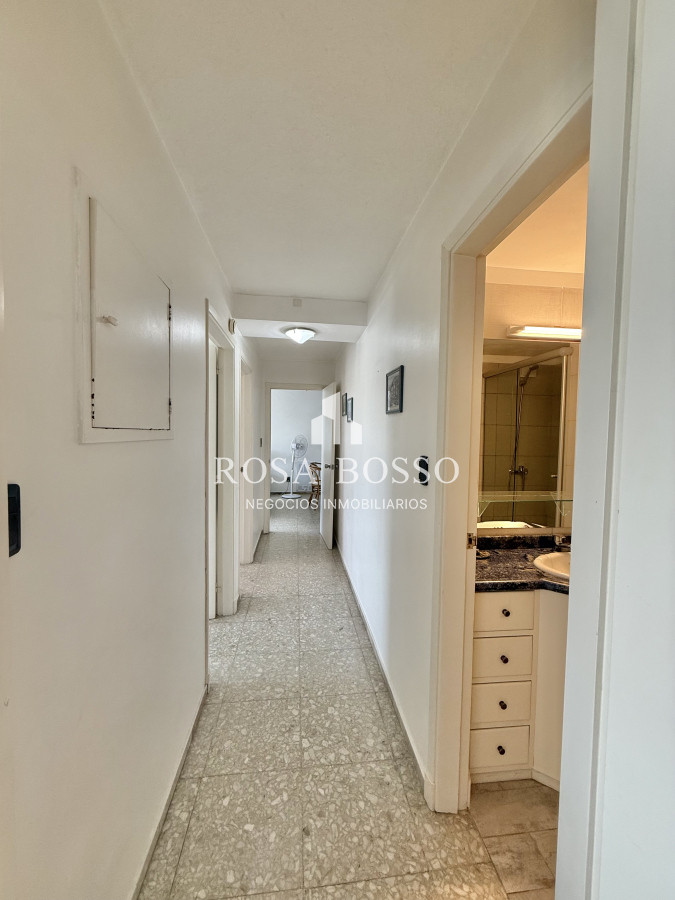 Apartamento ID.8869 - Apartamento, Venta, 3 dormitorios, Península, Punta del Este