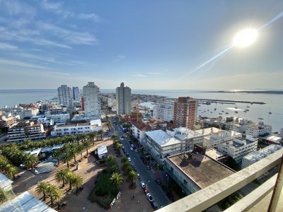 Peninsula en frente a la plaza de los artesanos 