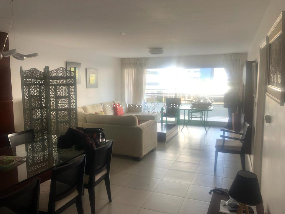 Apartamento amplio en venta en torre Manhattan, Punta del Este. - GoPunta - Portal Inmobiliario de Punta del Este - Maldonado