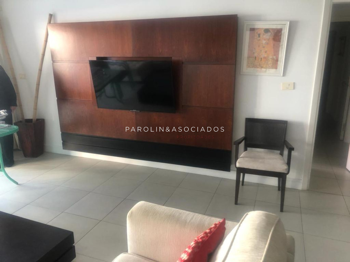 Apartamento amplio en venta en torre Manhattan, Punta del Este. - GoPunta - Portal Inmobiliario de Punta del Este - Maldonado