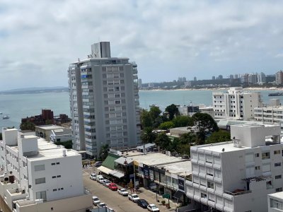 Apartamento en venta de 2 dormitorios en Peninsula, Punta del Este.
