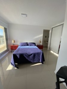 Apartamento en venta de 2 dormitorios en Punta del Este.