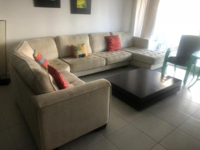 Apartamento amplio en venta en torre Manhattan, Punta del Este.