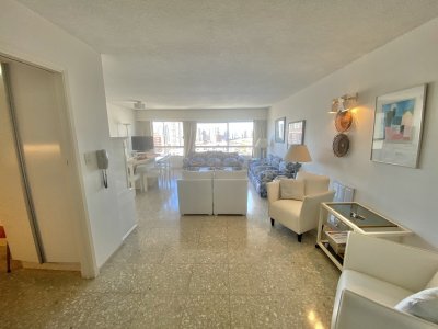 Apartamento en venta d 2 dormitorios en Península de Punta del Este.