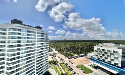 Apartamento en venta frente al mar, edificio Look Brava, Punta del Este.