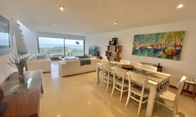 Apartamento en venta de 3 dormitorios + dependencia en Marigot, Punta del Este.