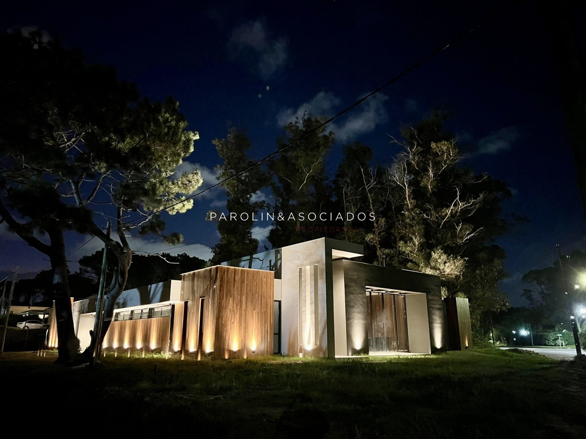 Residencia a estrenar en  venta Barrio Lugano - Punta del Este