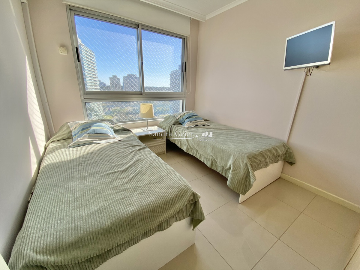Apartamento ID.2120 - VENTA DE APARTAMENTO DE 2 DORMITORIOS EN OCEAN DRIVE PUNTA DEL ESTE 