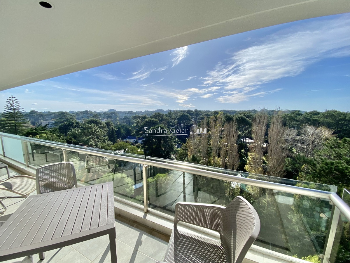 Apartamento ID.2121 - VENTA APARTAMENTO 2 DORMITORIOS EDIFICIO BE PUNTA