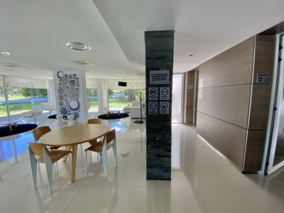 Apartamento ID.2114 - VENTA DE APARTAMENTO DE 2 DORMITORIOS EN EDIFICIO BE PUNTA