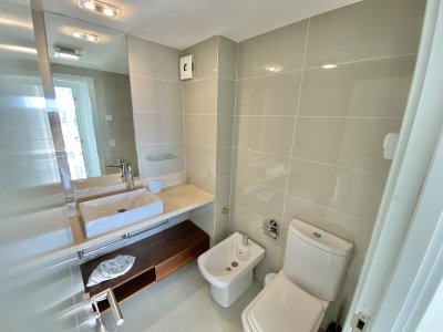 Apartamento ID.2121 - VENTA APARTAMENTO 2 DORMITORIOS EDIFICIO BE PUNTA