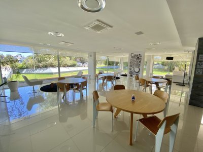 Apartamento ID.2114 - VENTA DE APARTAMENTO DE 2 DORMITORIOS EN EDIFICIO BE PUNTA