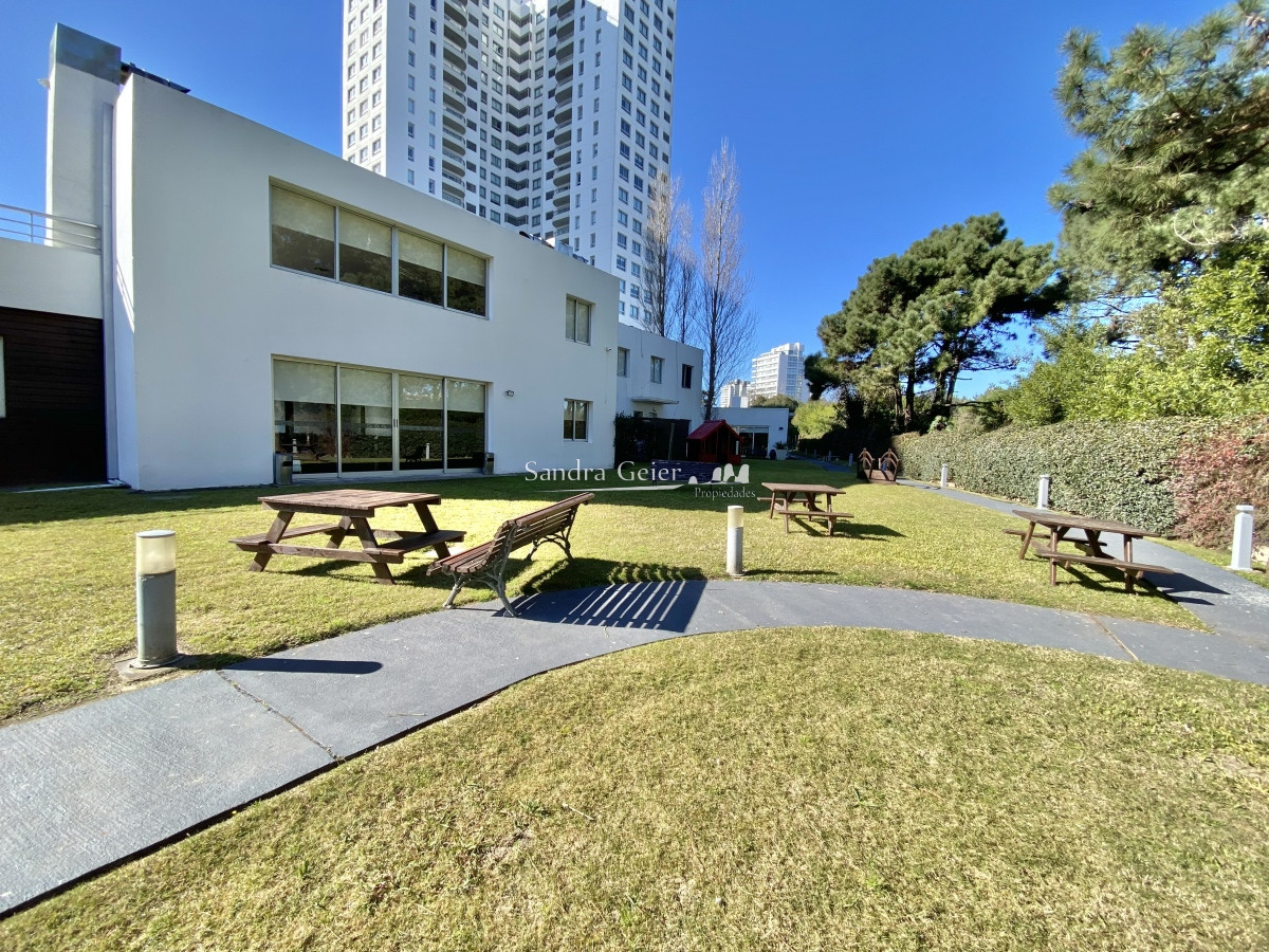 Apartamento ID.2120 - VENTA DE APARTAMENTO DE 2 DORMITORIOS EN OCEAN DRIVE PUNTA DEL ESTE 
