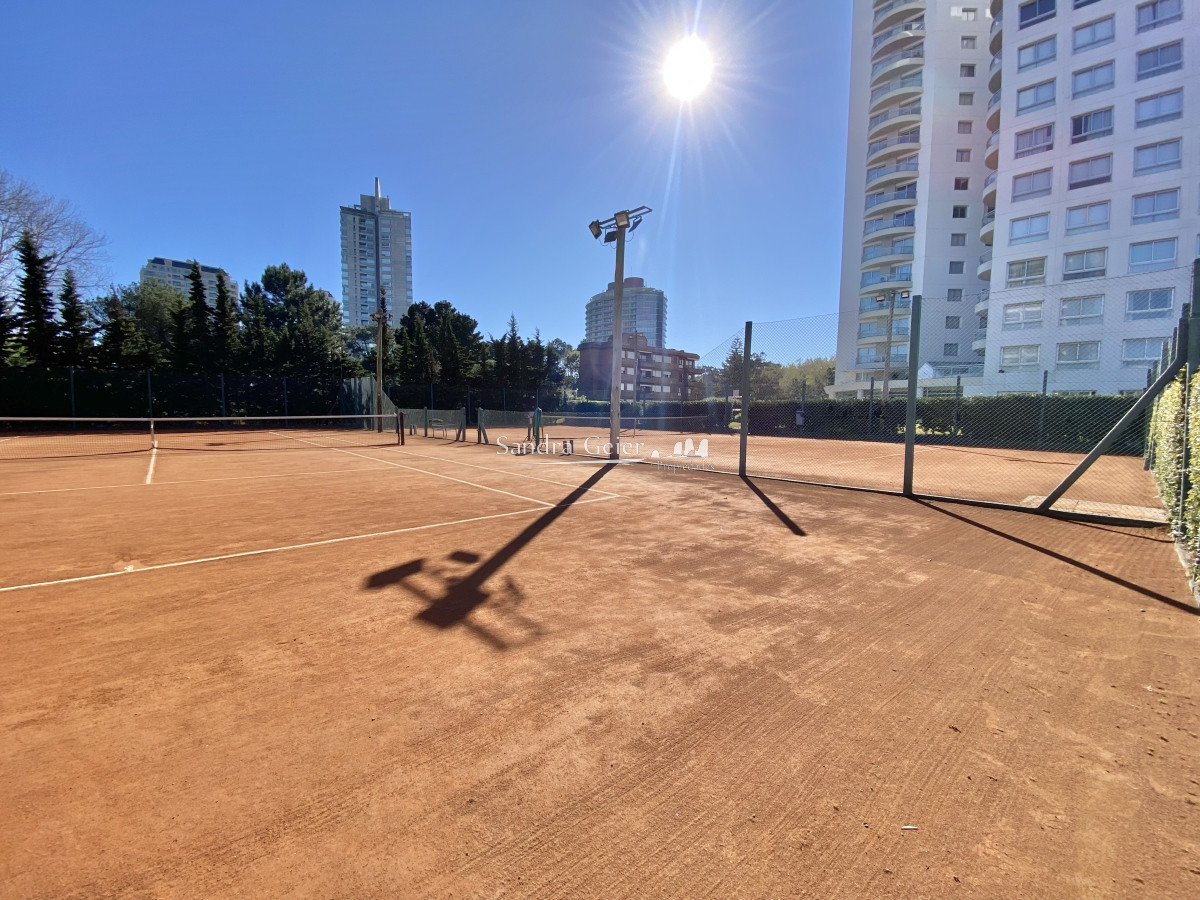 Apartamento ID.2120 - VENTA DE APARTAMENTO DE 2 DORMITORIOS EN OCEAN DRIVE PUNTA DEL ESTE 