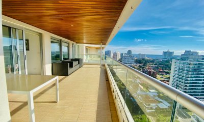 VENTA DE APARTAMENTO DE 2 DORMITORIOS EN ICON BRAVA PUNTA DEL ESTE