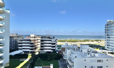 VENTA DE APARTAMENTO DE 2 DORMITORIOS EN EDIFICIO ICON BRAVA PUNTA DEL ESTE