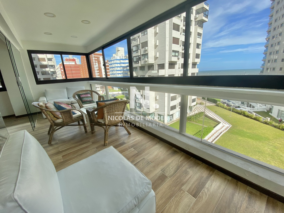 ALQUILER TEMPORARIO , APARTAMENTO EN PARQUEMAR CENTER  DE 3 DORMITORIOS  - NDM11512A