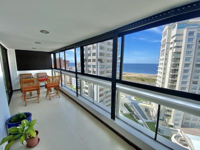 Venta de apartamento reciclado  de 3 dormitorios mas dependencia de servicio con baño 