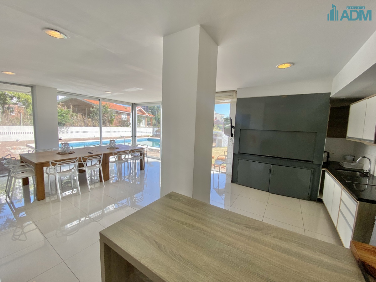 Apartamento ID.415 - Alquiler Temporario Punta del Este  2 dormitorios Brava 