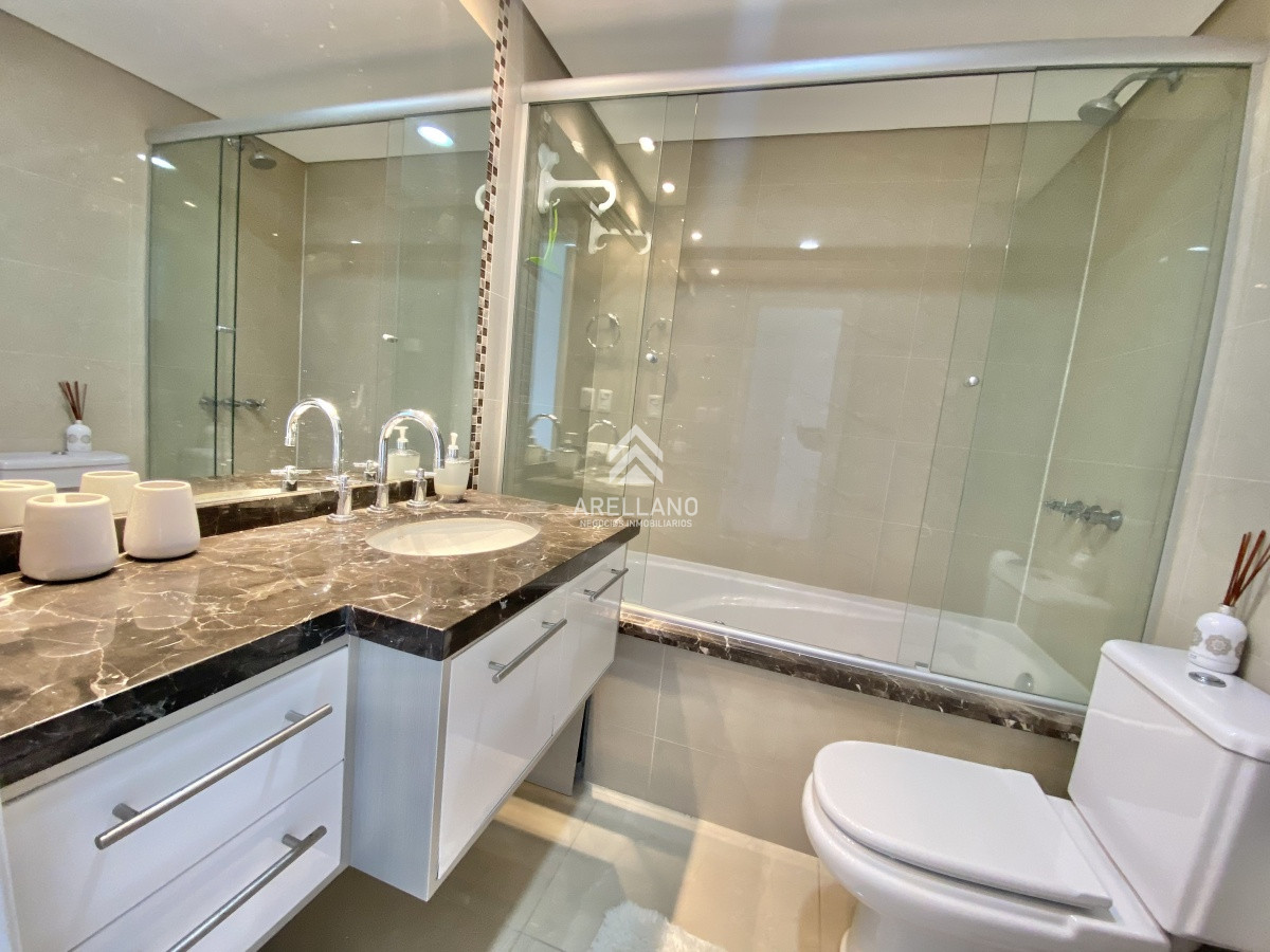 Apartamento ID.2830 - VENTA DE APARTAMENTO DE 2 DORMITORIOS EN SUITE EN EDIFICIO CASINO TOWER PUNTA DEL ESTE 