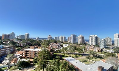 VENTA DE APARTAMENTO PENTHOUSE DE 3 DORMITORIOS EN MANSA PUNTA DEL ESTE