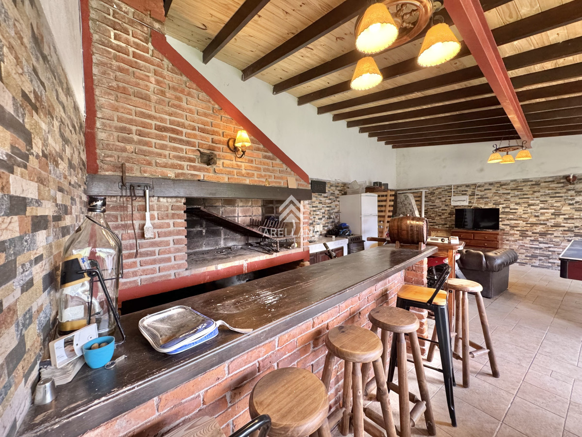 Casa ID.4771 - VENTA DE CASA 5 DORMITORIOS - JARDINES DE CORDOBA
