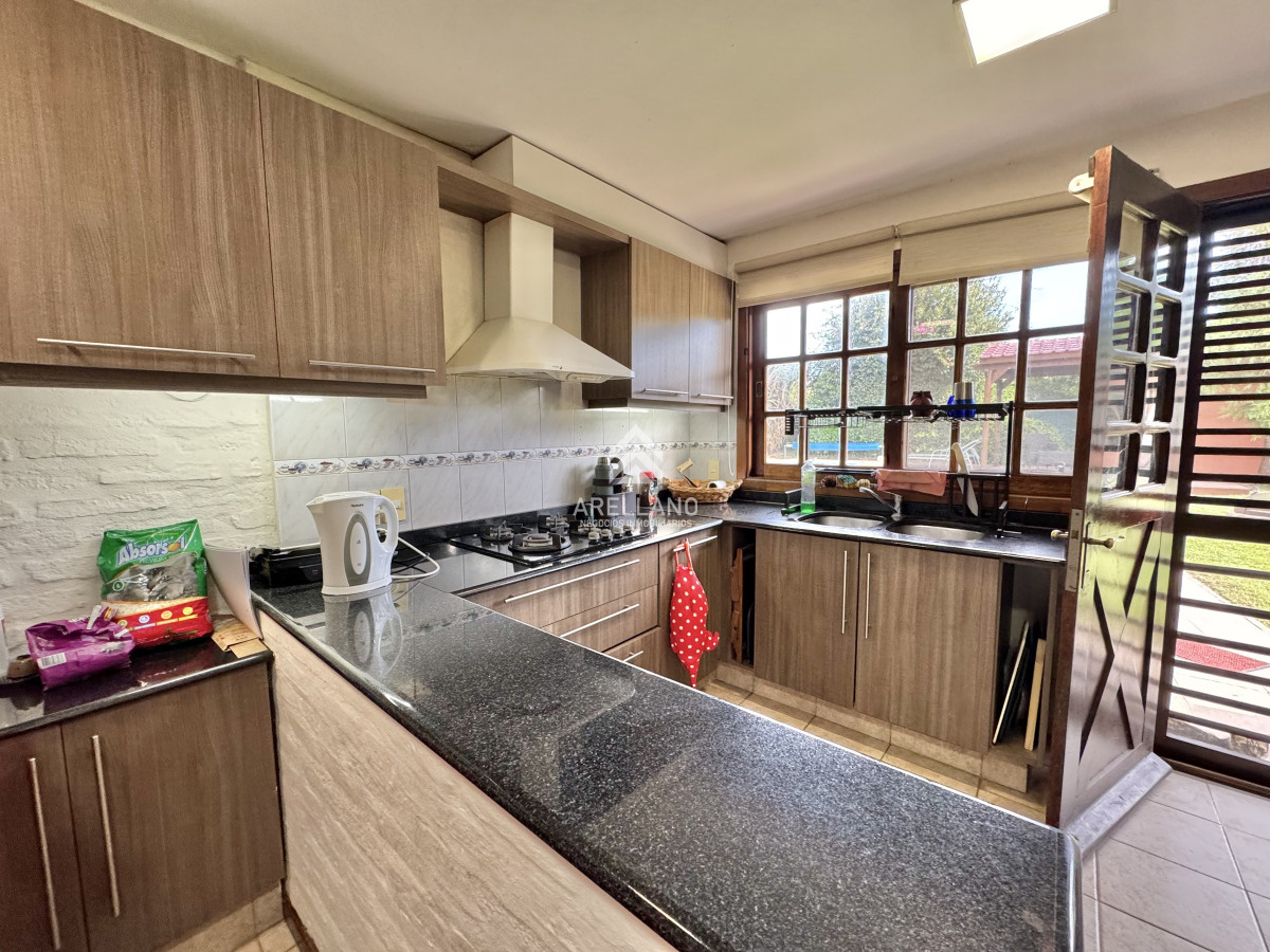 Casa ID.4771 - VENTA DE CASA 5 DORMITORIOS - JARDINES DE CORDOBA