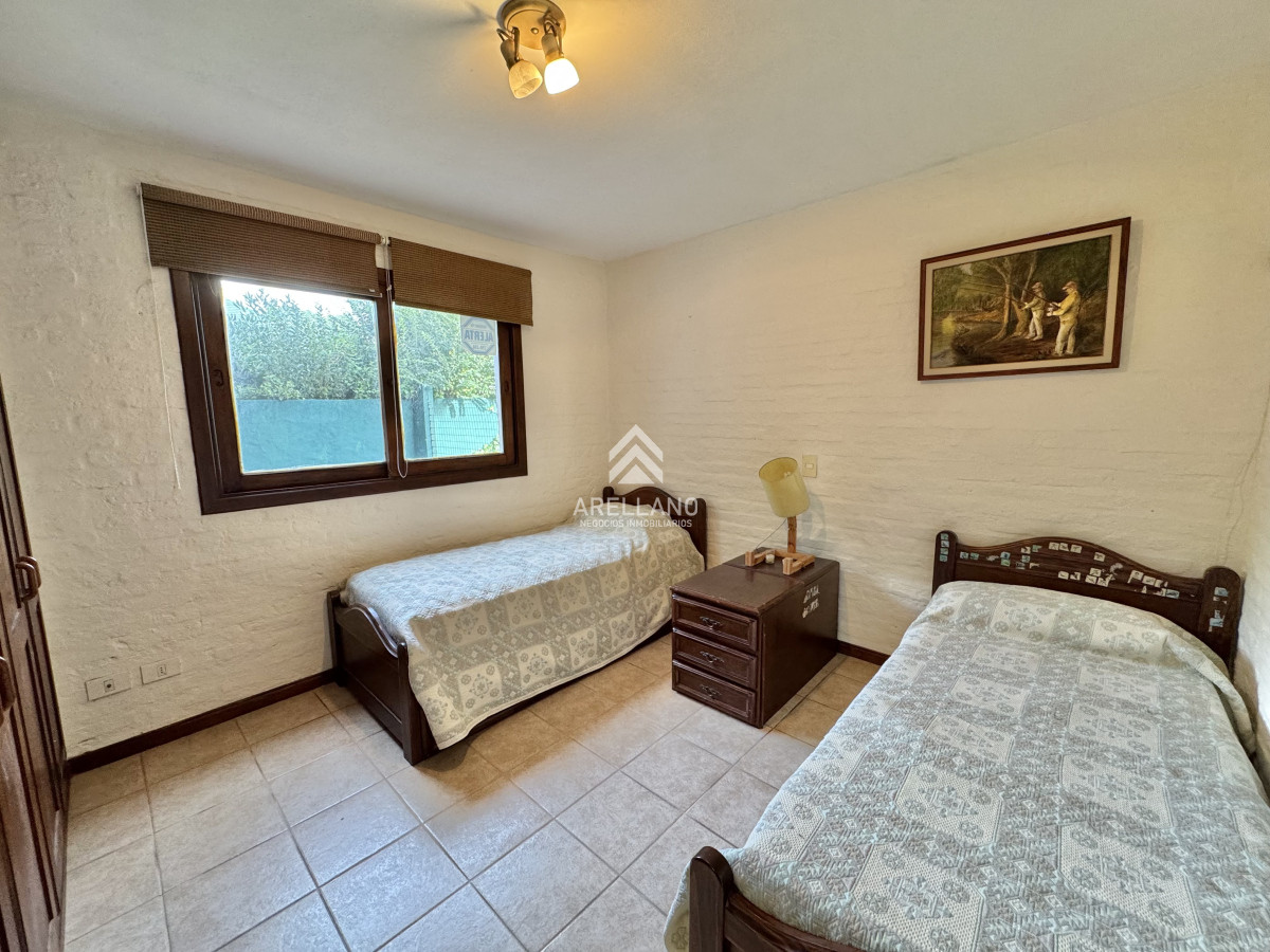 Casa ID.4771 - VENTA DE CASA 5 DORMITORIOS - JARDINES DE CORDOBA