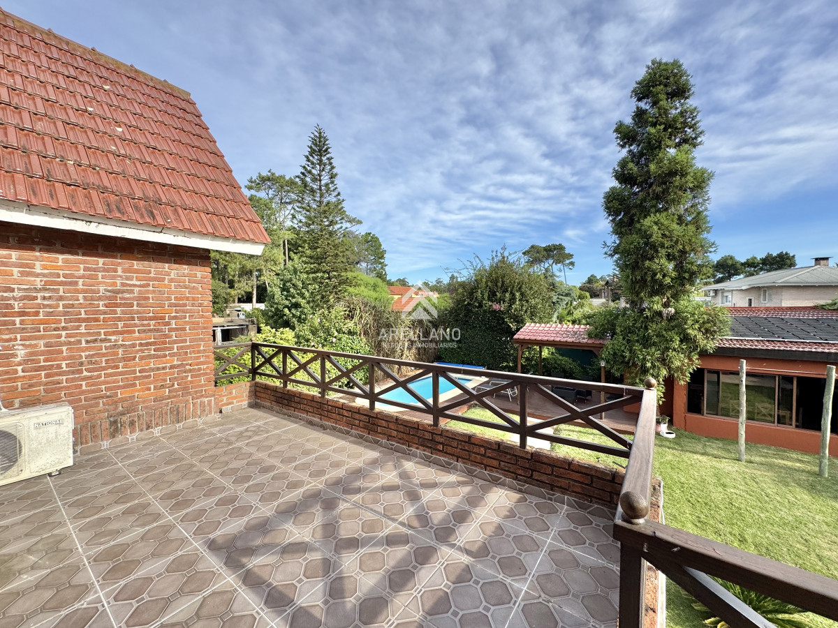 Casa ID.4771 - VENTA DE CASA 5 DORMITORIOS - JARDINES DE CORDOBA