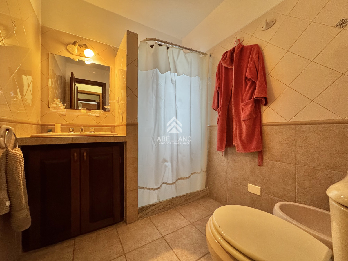 Casa ID.4771 - VENTA DE CASA 5 DORMITORIOS - JARDINES DE CORDOBA