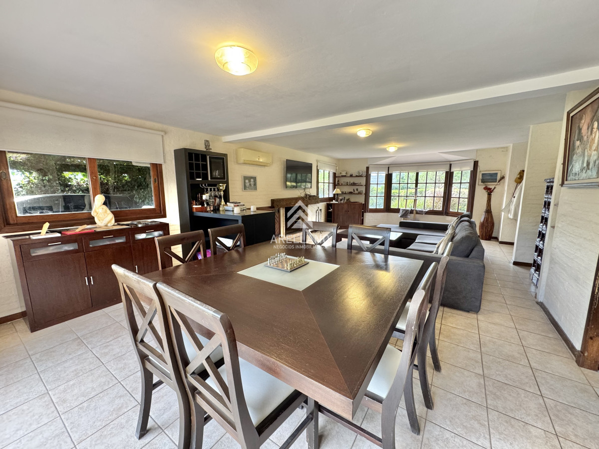 Casa ID.4771 - VENTA DE CASA 5 DORMITORIOS - JARDINES DE CORDOBA