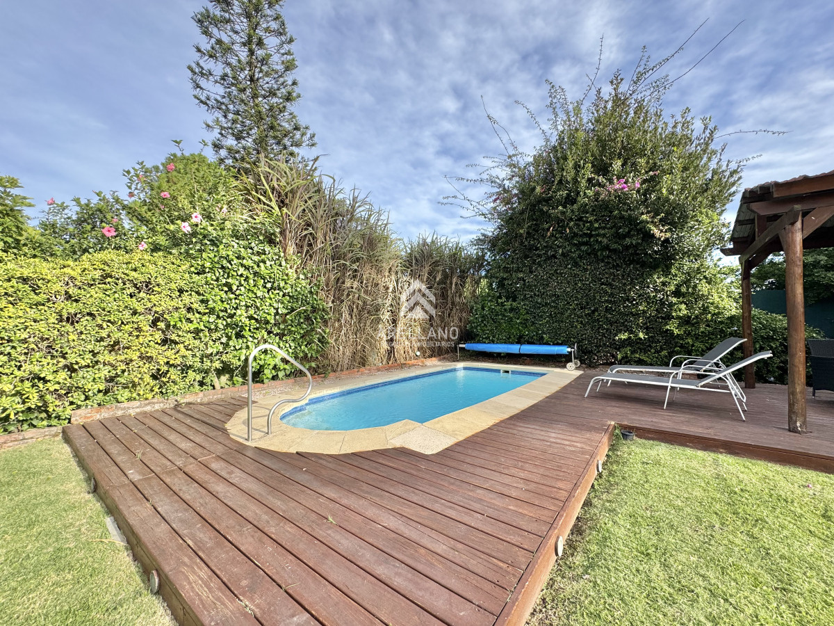 Casa ID.4771 - VENTA DE CASA 5 DORMITORIOS - JARDINES DE CORDOBA