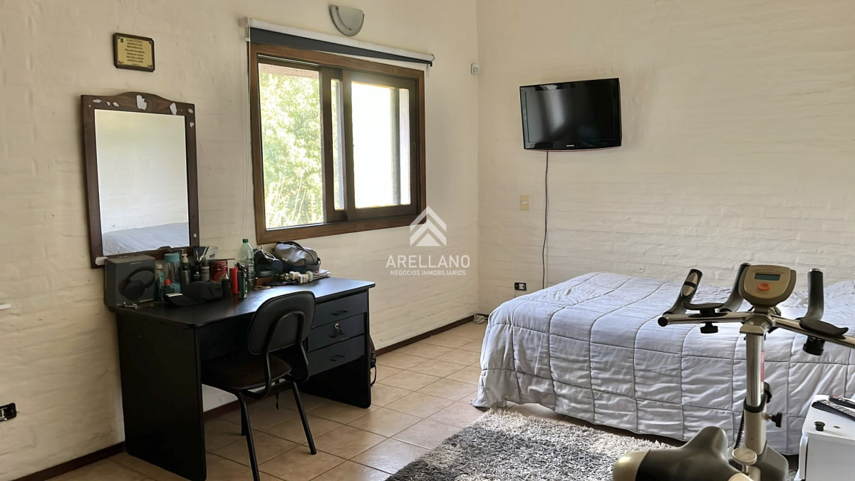 Casa ID.4771 - VENTA DE CASA 5 DORMITORIOS - JARDINES DE CORDOBA