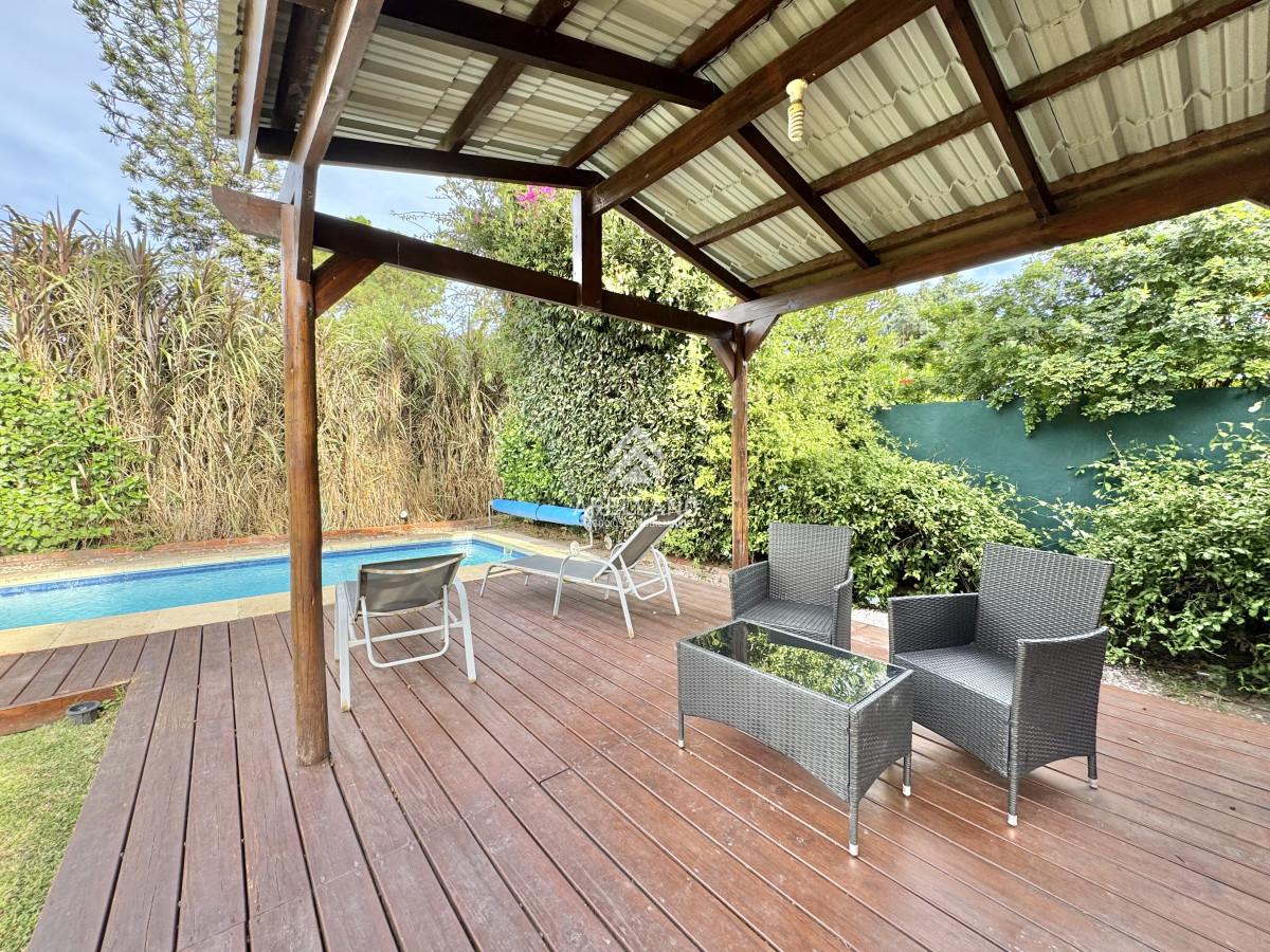 Casa ID.4771 - VENTA DE CASA 5 DORMITORIOS - JARDINES DE CORDOBA