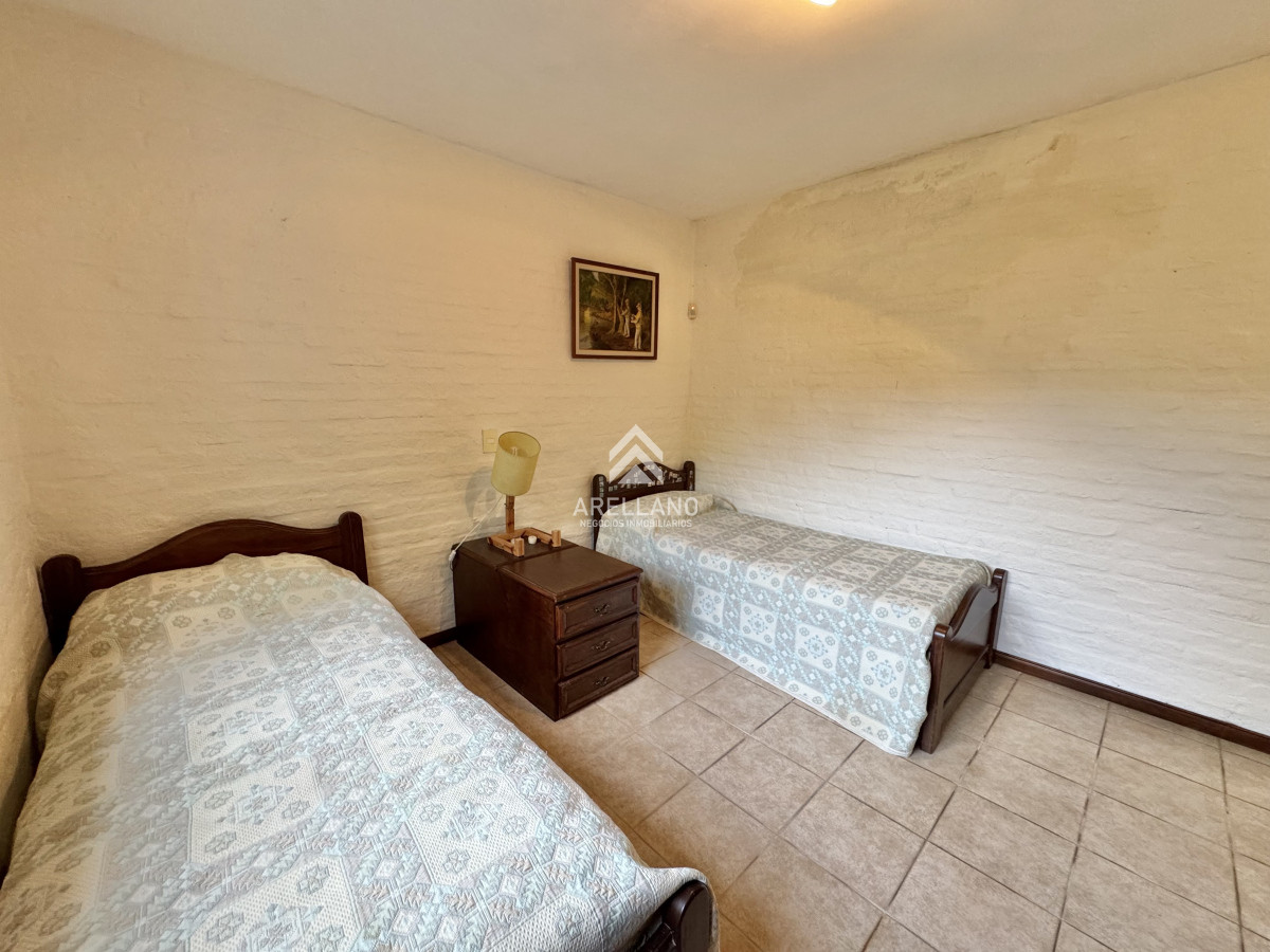 Casa ID.4771 - VENTA DE CASA 5 DORMITORIOS - JARDINES DE CORDOBA