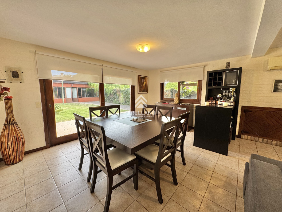 Casa ID.4771 - VENTA DE CASA 5 DORMITORIOS - JARDINES DE CORDOBA
